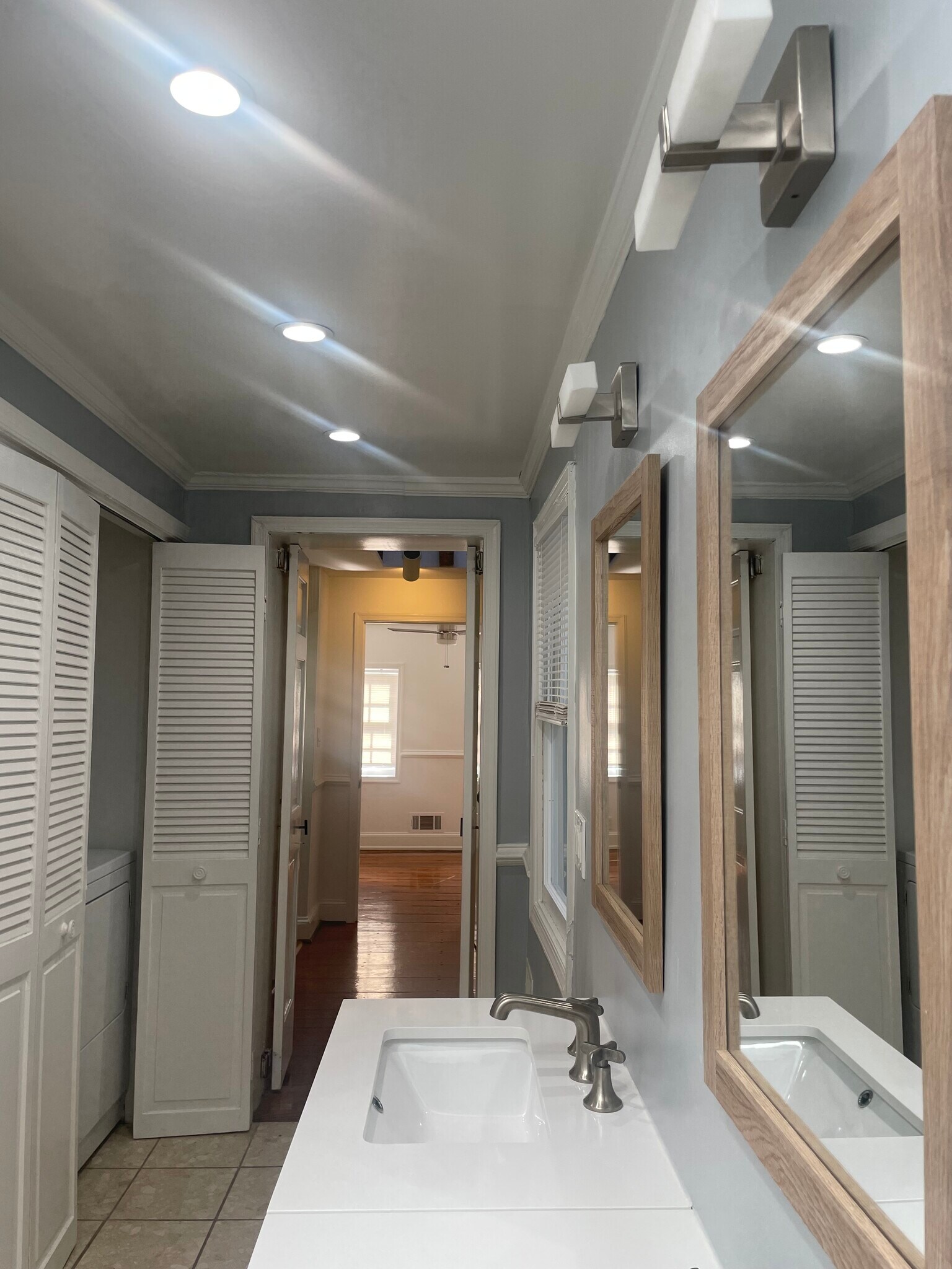 Building Photo - 704 S Bethel St