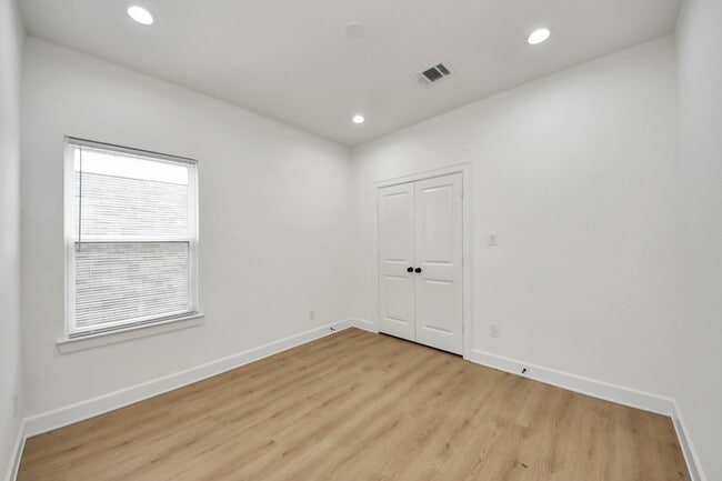 Building Photo - 8316 Corinth St