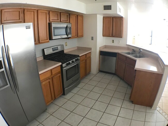 Building Photo - Northeast El Paso 3 bed with Refrig A/C an...