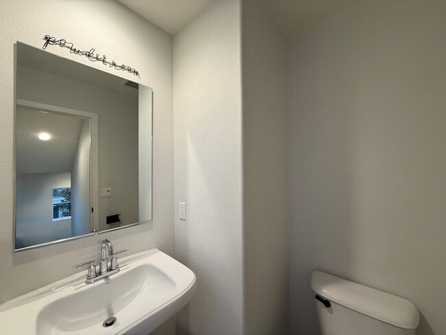 Building Photo - Great 2B/2.5BA Townhome in Oceanside!