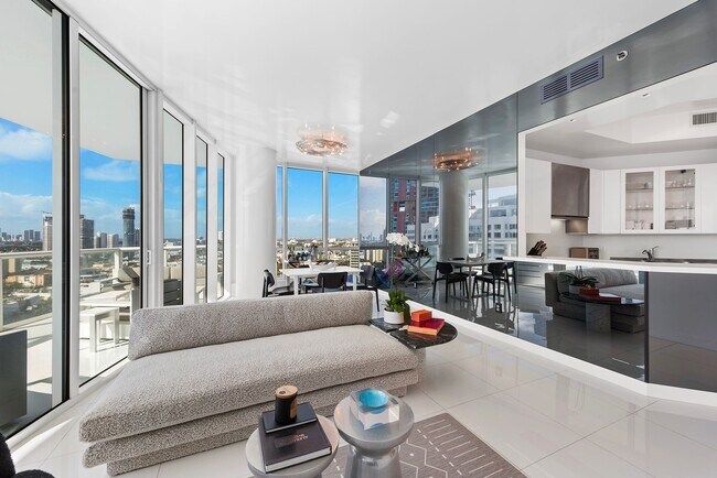 Building Photo - 100 South Pointe Dr