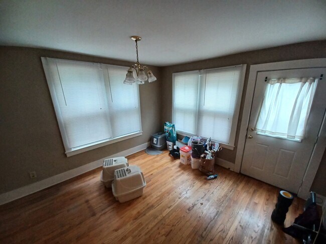 Building Photo - Single Family Home Rich in History - Great...
