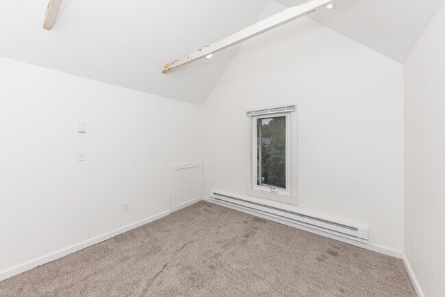 Building Photo - 808 E Ann St