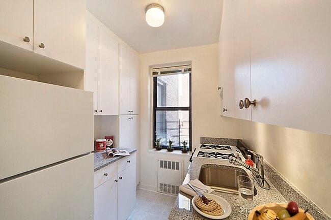 Building Photo - 410 Avenue X