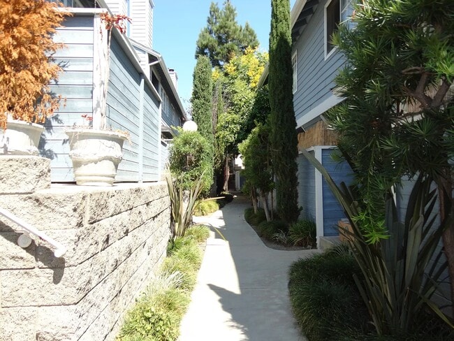 Building Photo - 26105 Frampton Ave