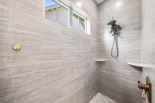 Building Photo - 245 Log Landing St