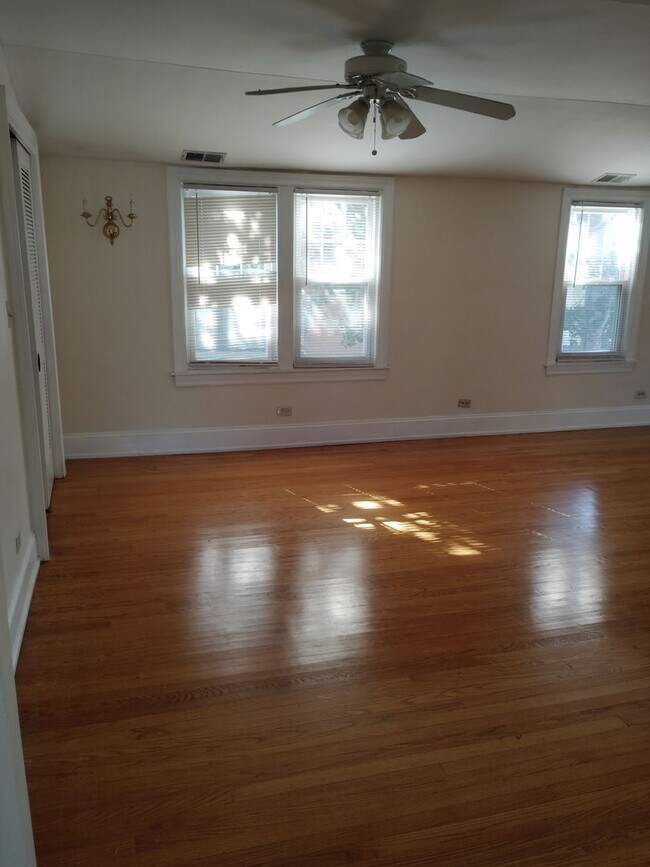 Building Photo - 2619 Prarie