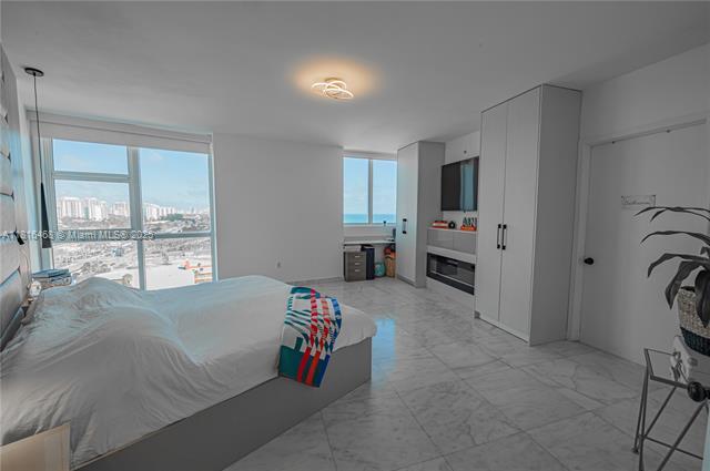 Building Photo - 18201 Collins Ave
