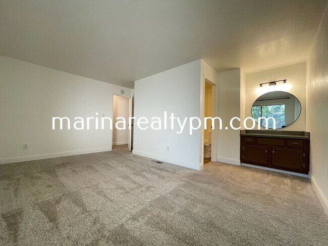 Building Photo - Two Story Crockett Condo Two-Off Street Pa...