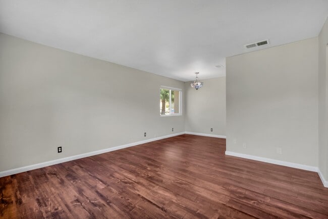 Building Photo - 1035 Mohr Ln