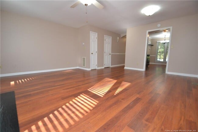 Building Photo - 121 Planetree Ln