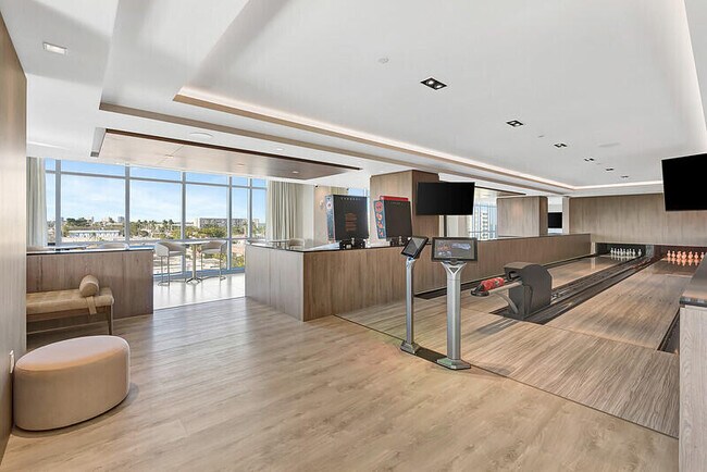 Building Photo - 220 Lake Shore Dr