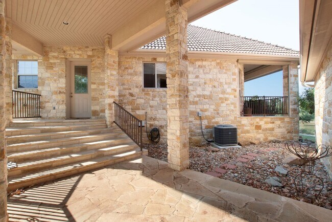 Building Photo - 101 Up There