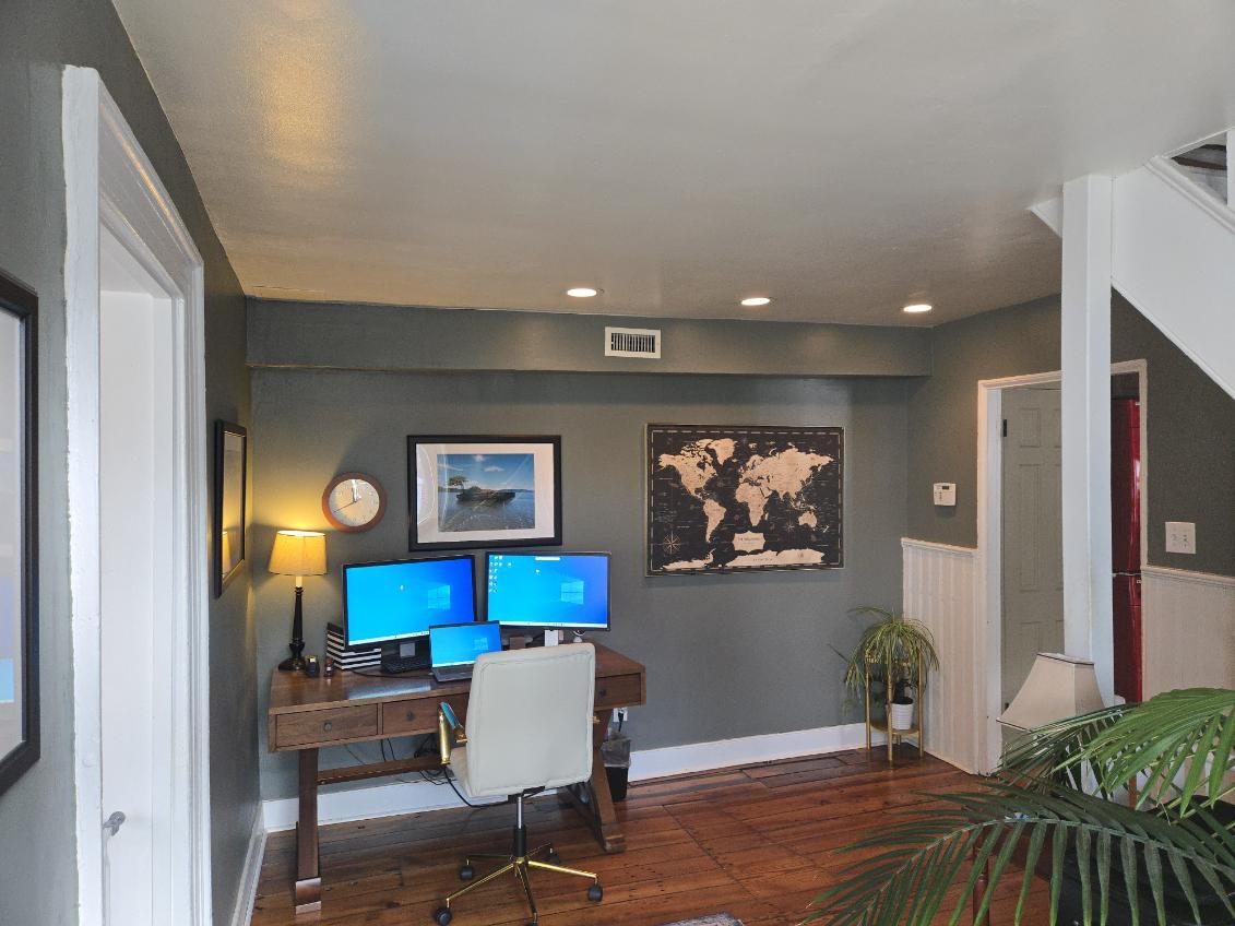 Foyer/Office Space - 2200 E Broad St