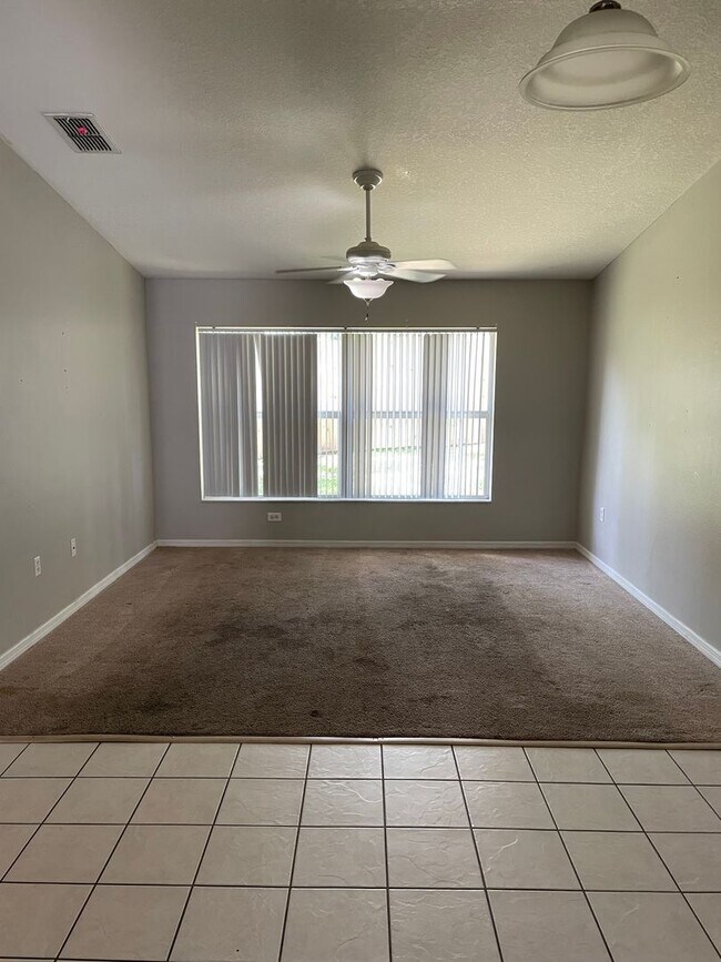 Building Photo - 2/2 Villa with a One-car garage in Dade City!