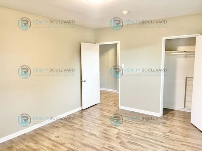 Building Photo - **1 Month Free** Stylish, Remodeled 3-Bedr...
