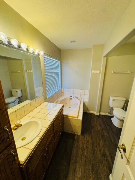 Building Photo - 304 W Mariposa Dr