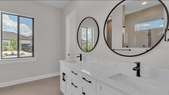 Building Photo - 6980 Bentridge Dr