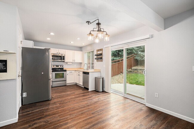 Building Photo - 4 Bedroom 2.5 Baths in the Meadows Castler...