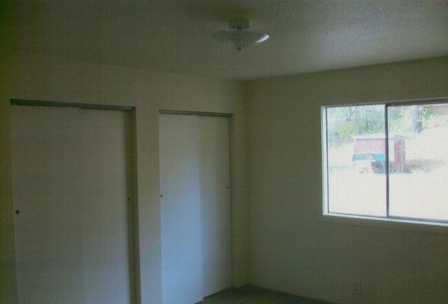 Building Photo - Susan Creek 3 bedroom mobile in 55 and ove...