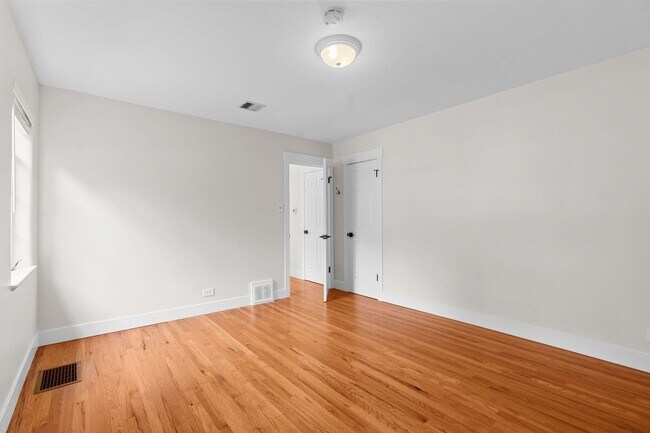 Building Photo - Stunning 4 Bed 2 Bath Home across the Stre...