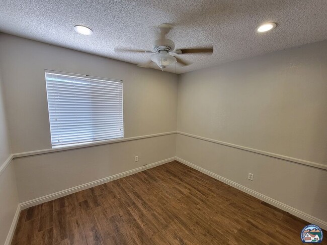 Building Photo - 861 W Legion Rd