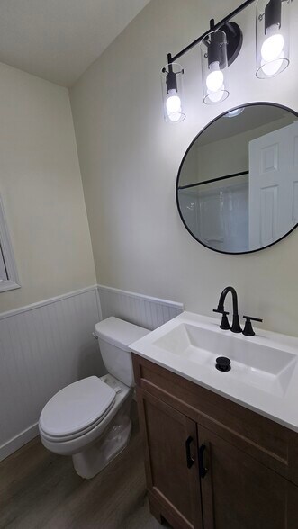 Building Photo - 2423 Bloomsdale Rd
