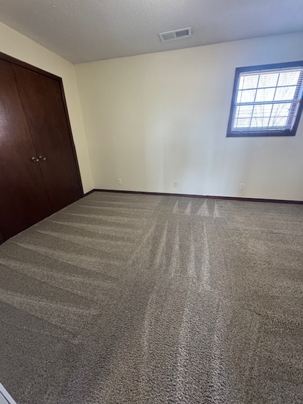 Building Photo - 1252 Pleasant Valley Rd