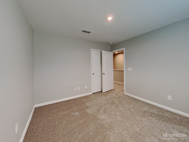 Building Photo - 950 Sequoia Dr