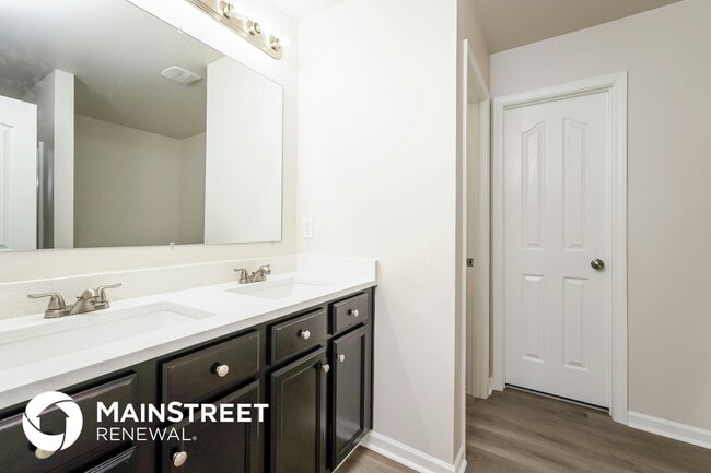 Building Photo - 3960 Foliage Dr