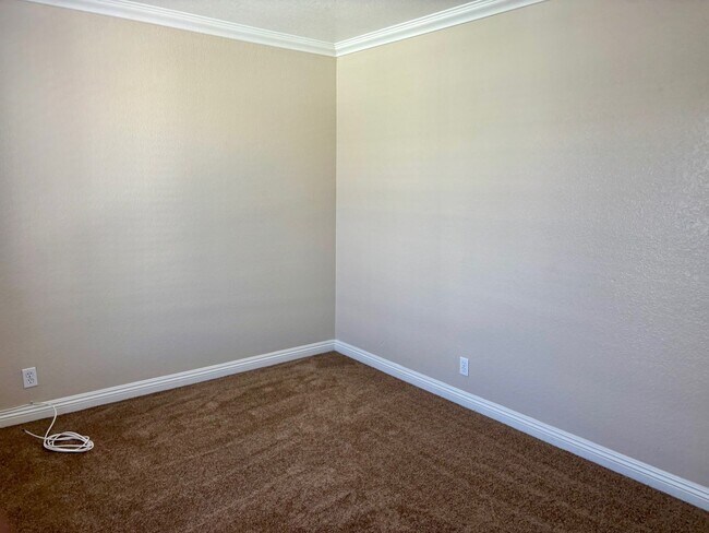 Building Photo - 5640 Riverside Dr