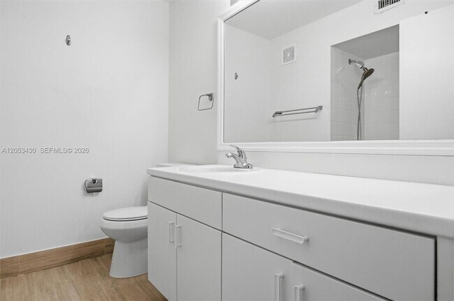 Building Photo - 2066 Madeira Dr