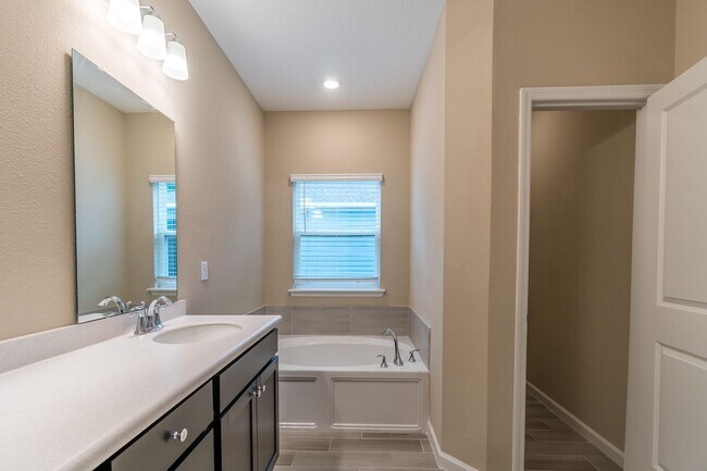 Building Photo - 6343 Morning Blf Dr