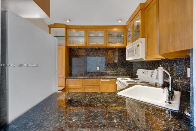 Building Photo - 6545 Indian Creek Dr