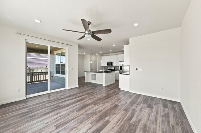 Building Photo - $2,995.95-3-Bed, 2.5-Bath Updated Townhouse in Broomfield!