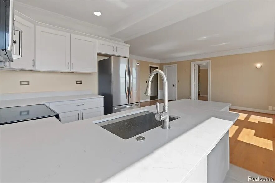 Building Photo - 15 E Kirby St