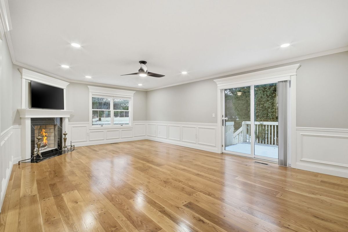 Building Photo - 193 The Meadows