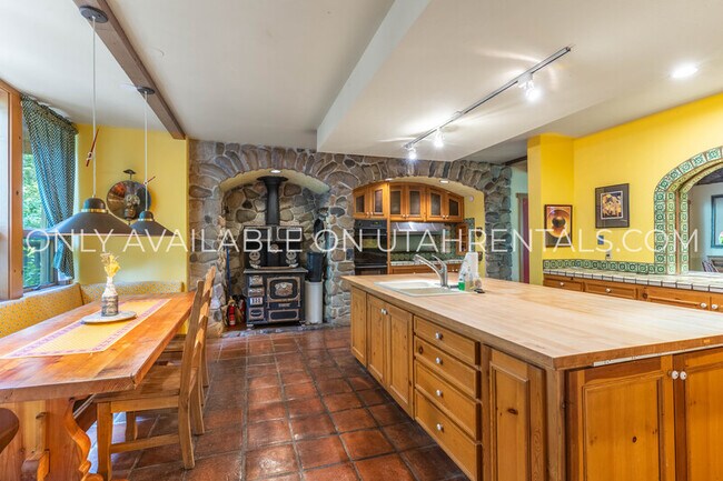 Building Photo - 2718 Stewart Rd