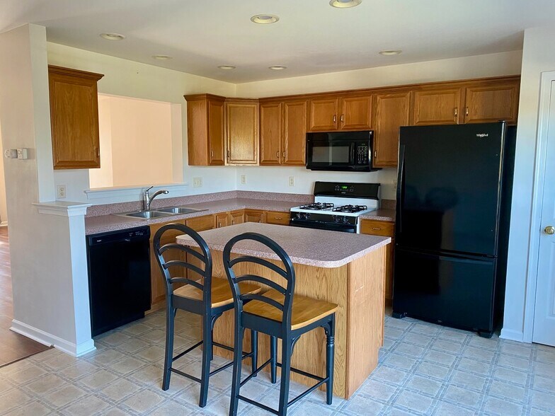 Building Photo - 2703 Equestrian Dr