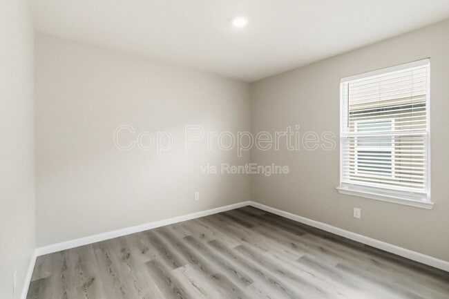 Building Photo - 15027 Harbor Lndg