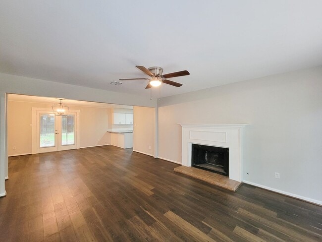 Building Photo - Welcome to your dream rental! This meticulously remodeled 3-bedroom, 2-bathroom home in the heart...