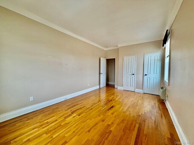 Building Photo - 111 7th St