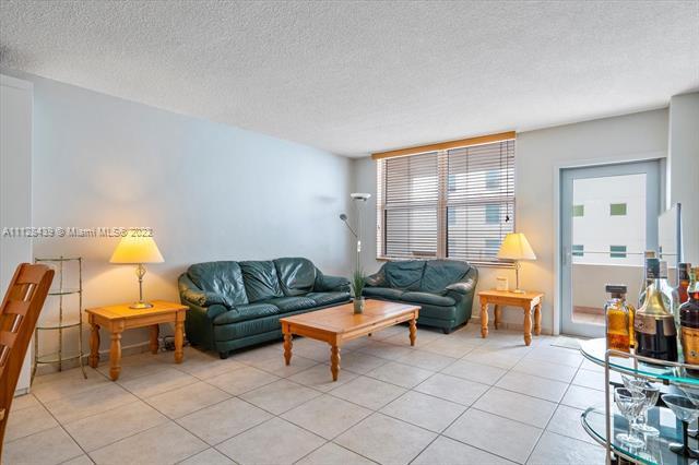 Building Photo - 9225 Collins Ave