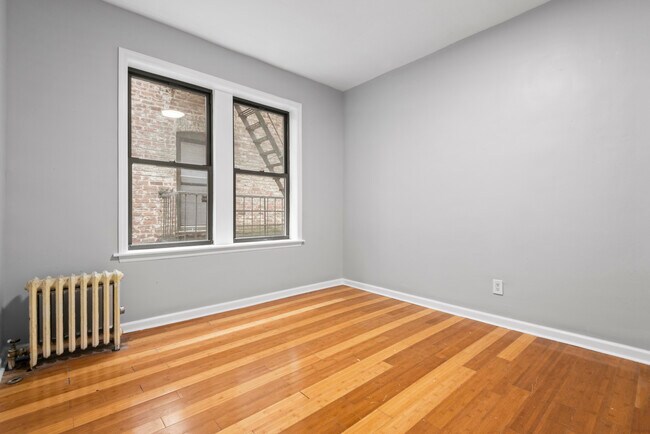 Building Photo - 118 Corbin Ave