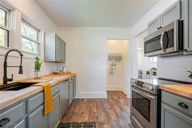 Building Photo - 46 Verdun Dr