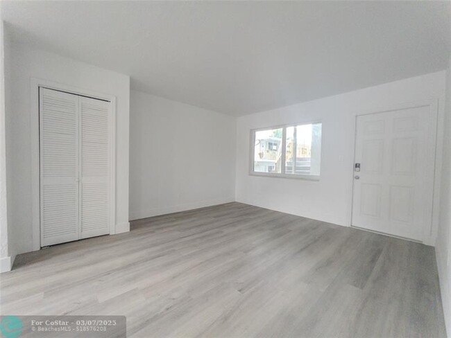 Building Photo - 1821 Middle River Dr
