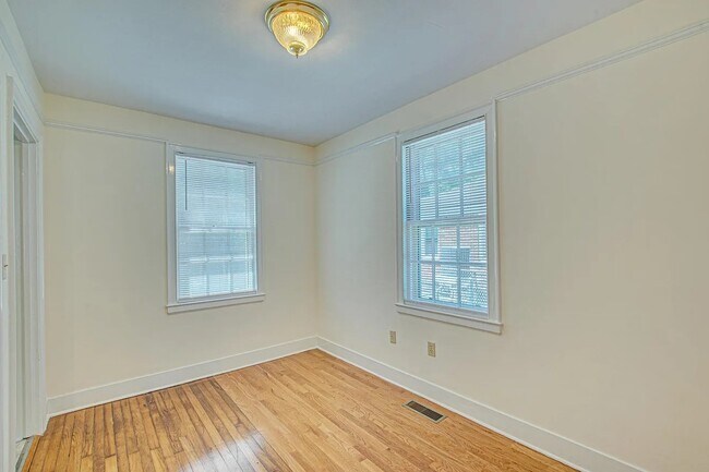 Building Photo - 37 Lyttleton Ave