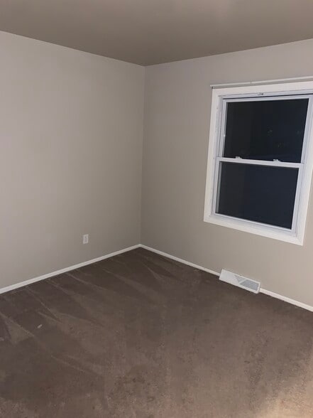 Bedroom 1 - 128 W Niesen Dr