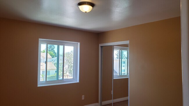 Building Photo - 40(718)