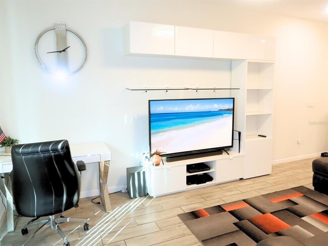 Building Photo - 9114 Tecumseh Dr